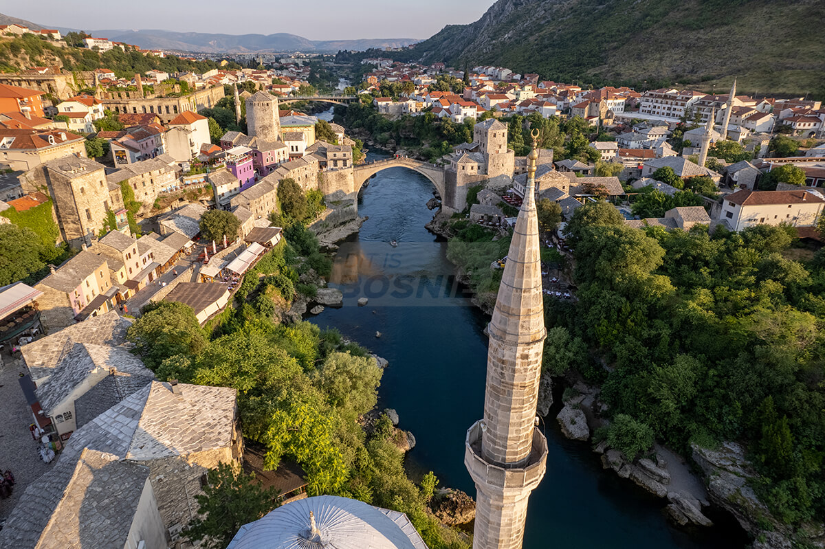 Mostar Stari Most en Moskee